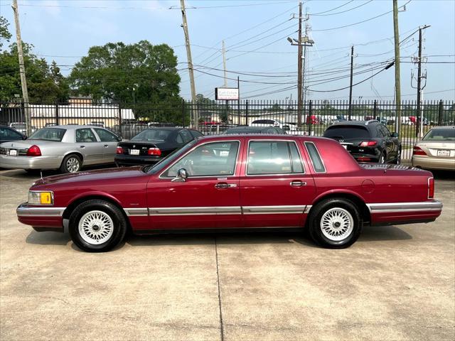 used 1990 Lincoln Town Car car, priced at $12,980