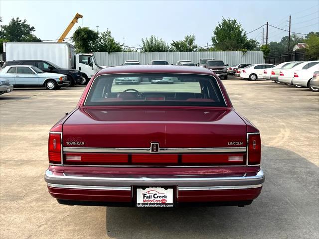 used 1990 Lincoln Town Car car, priced at $12,980