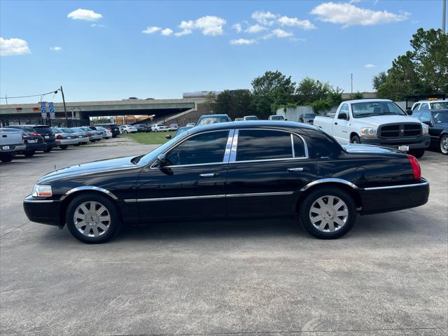 used 2004 Lincoln Town Car car, priced at $13,980