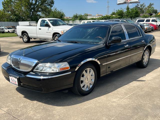 used 2004 Lincoln Town Car car, priced at $13,980