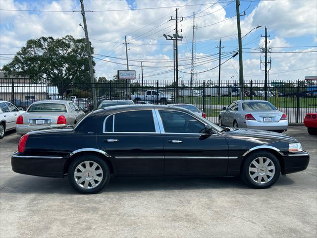 used 2004 Lincoln Town Car car, priced at $13,980