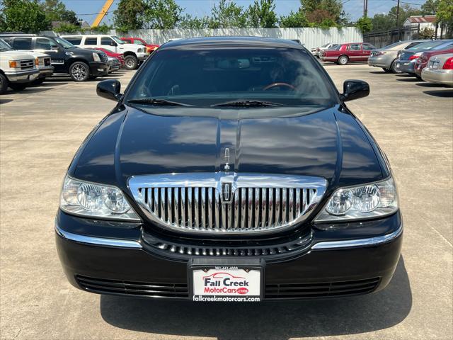 used 2004 Lincoln Town Car car, priced at $13,980