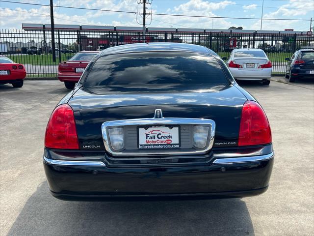 used 2004 Lincoln Town Car car, priced at $13,980