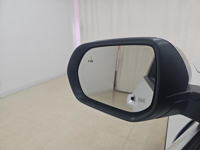 used 2025 Chevrolet Traverse car, priced at $33,452