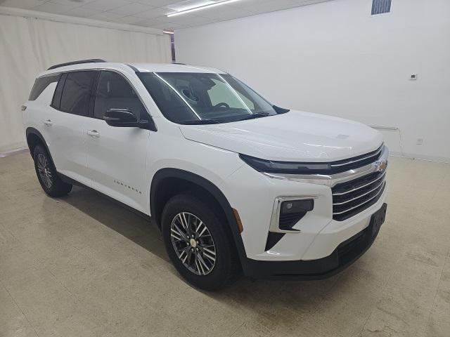 used 2025 Chevrolet Traverse car, priced at $33,452