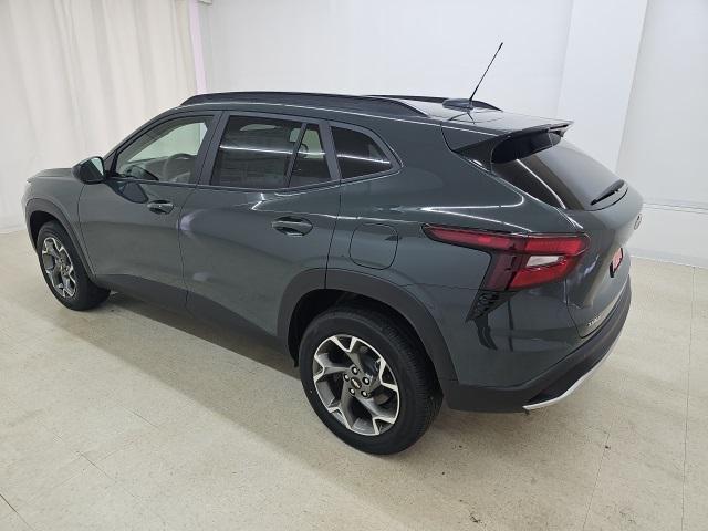 new 2025 Chevrolet Trax car