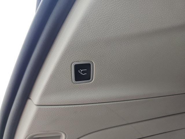 used 2022 Chrysler Pacifica Hybrid car, priced at $27,987
