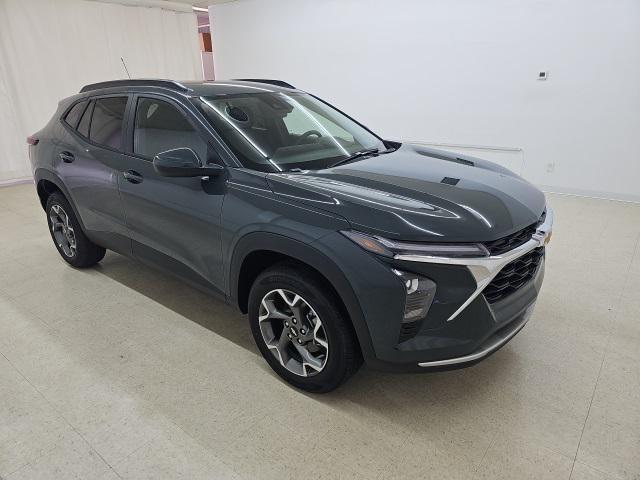 new 2025 Chevrolet Trax car, priced at $24,904