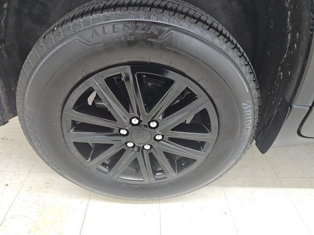 used 2023 Chevrolet Traverse car, priced at $29,483