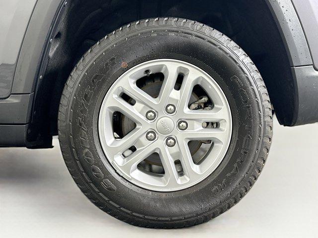 used 2022 Jeep Grand Cherokee car, priced at $25,587