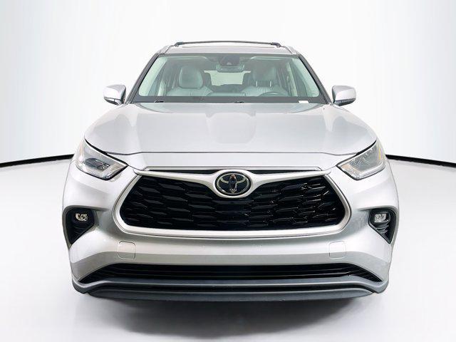used 2021 Toyota Highlander car, priced at $30,999