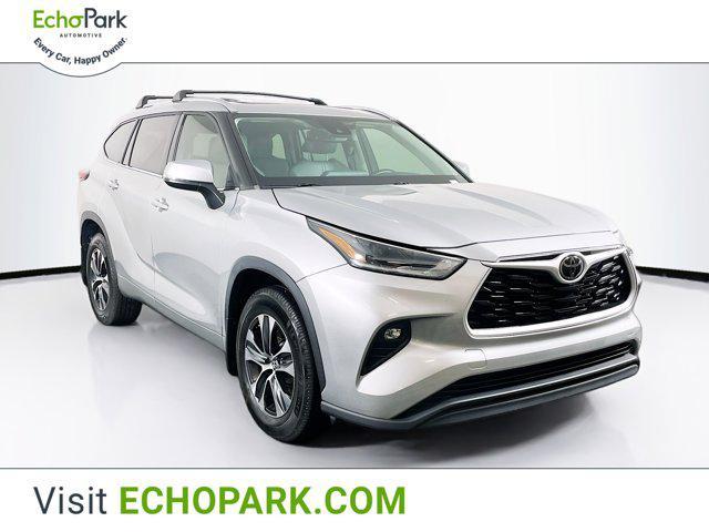 used 2021 Toyota Highlander car, priced at $30,999