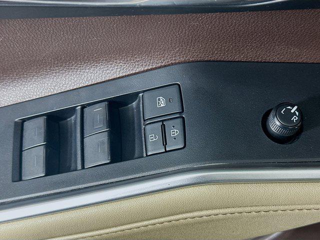 used 2020 Toyota Highlander Hybrid car, priced at $27,987