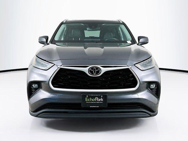 used 2022 Toyota Highlander car, priced at $31,297