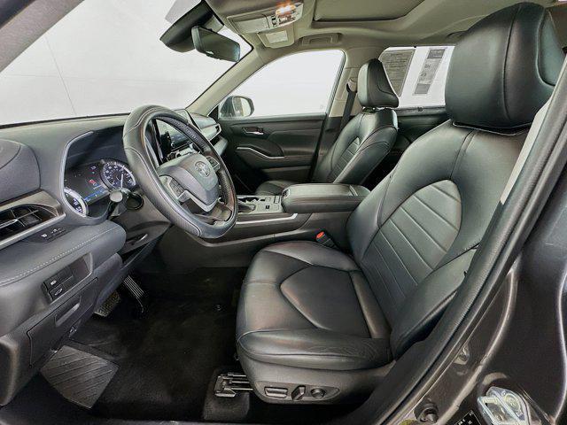 used 2022 Toyota Highlander car, priced at $31,297