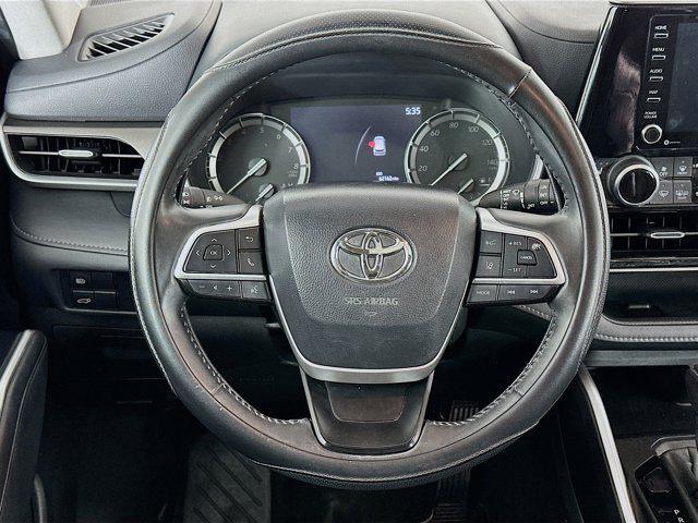 used 2022 Toyota Highlander car, priced at $31,297