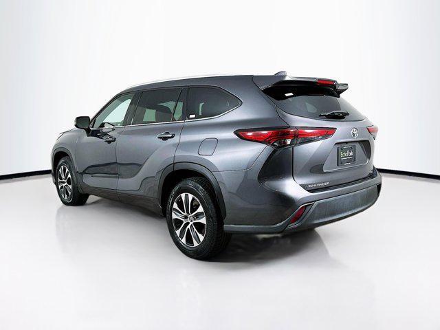 used 2022 Toyota Highlander car, priced at $31,297