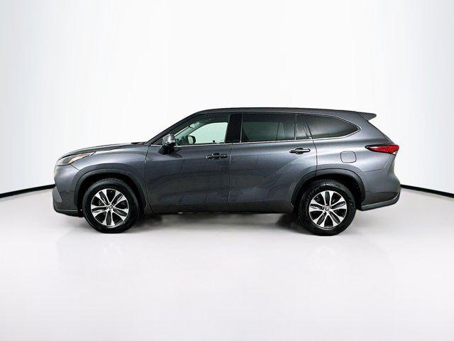 used 2022 Toyota Highlander car, priced at $31,297