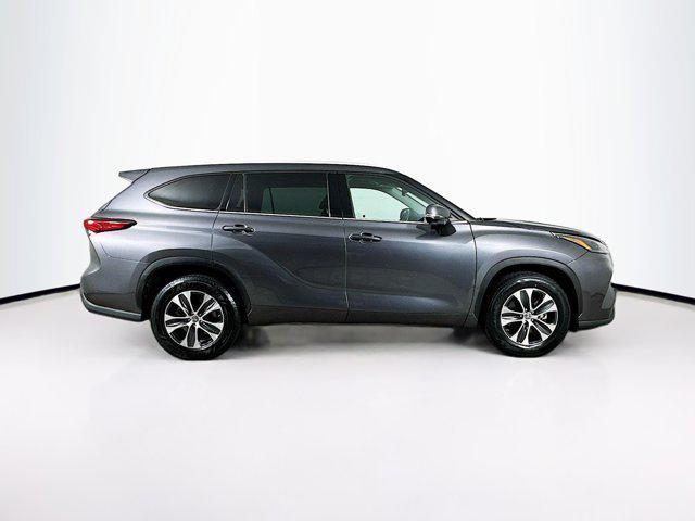 used 2022 Toyota Highlander car, priced at $31,297