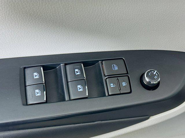 used 2019 Toyota Highlander car, priced at $26,499