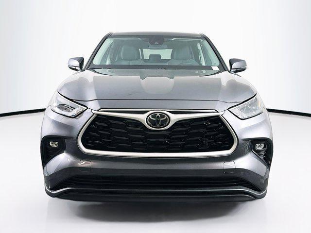 used 2024 Toyota Highlander car, priced at $35,697