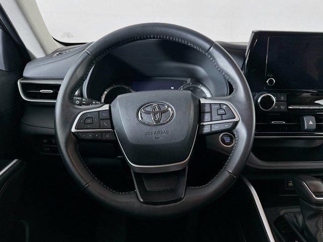 used 2024 Toyota Highlander car, priced at $35,697