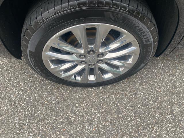 used 2023 Cadillac XT6 car, priced at $37,408