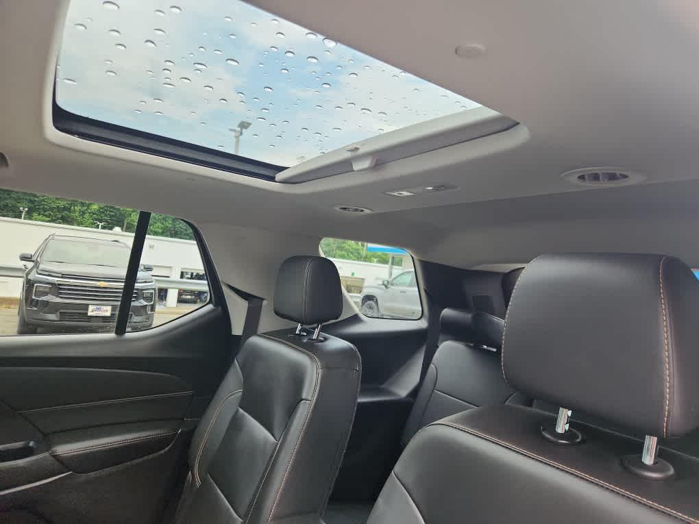 used 2021 Chevrolet Traverse car, priced at $28,308