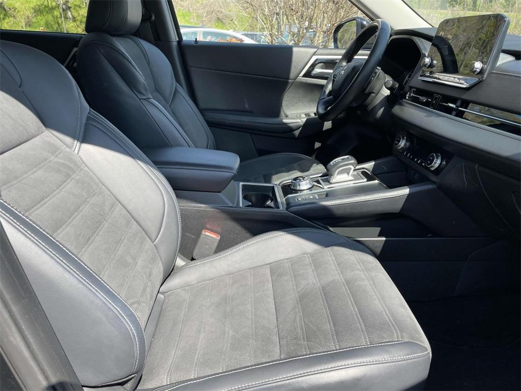 used 2024 Mitsubishi Outlander car, priced at $24,988