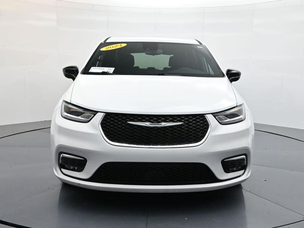used 2024 Chrysler Pacifica car, priced at $27,488