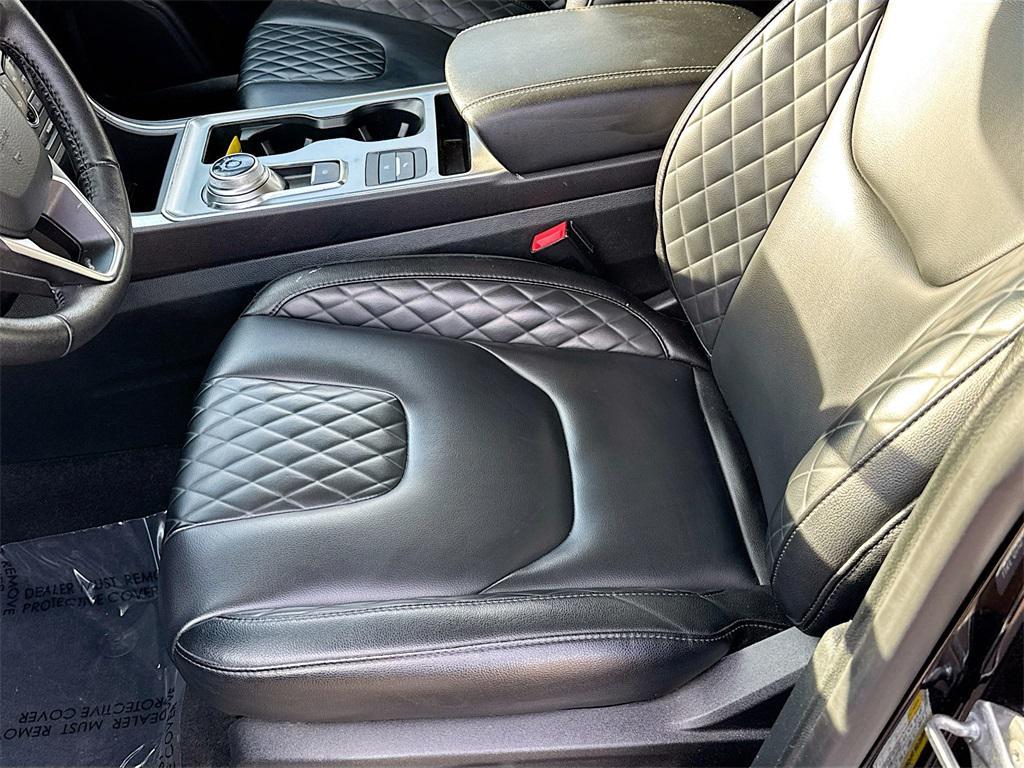 used 2024 Ford Edge car, priced at $26,899