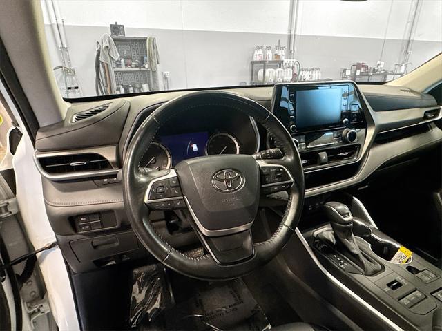 used 2022 Toyota Highlander car, priced at $34,384