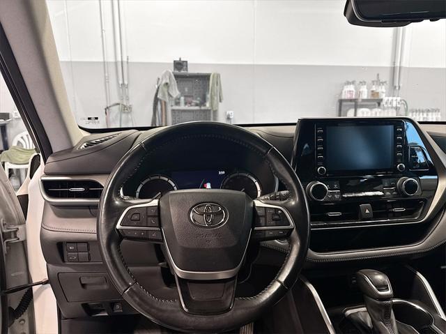 used 2022 Toyota Highlander car, priced at $34,384