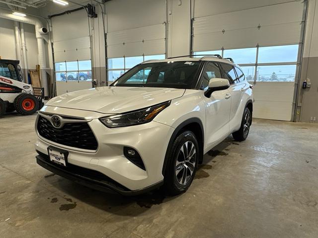 used 2022 Toyota Highlander car, priced at $34,384