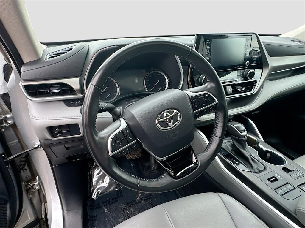 used 2021 Toyota Highlander car, priced at $29,997