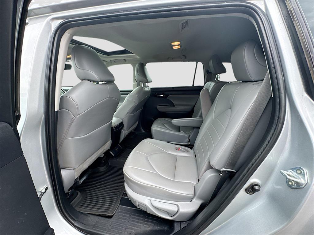 used 2021 Toyota Highlander car, priced at $29,997