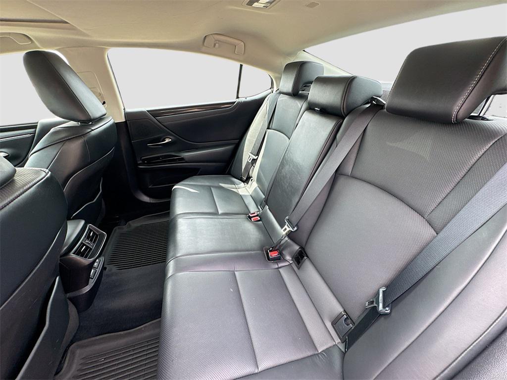 used 2022 Lexus ES 300h car, priced at $38,989