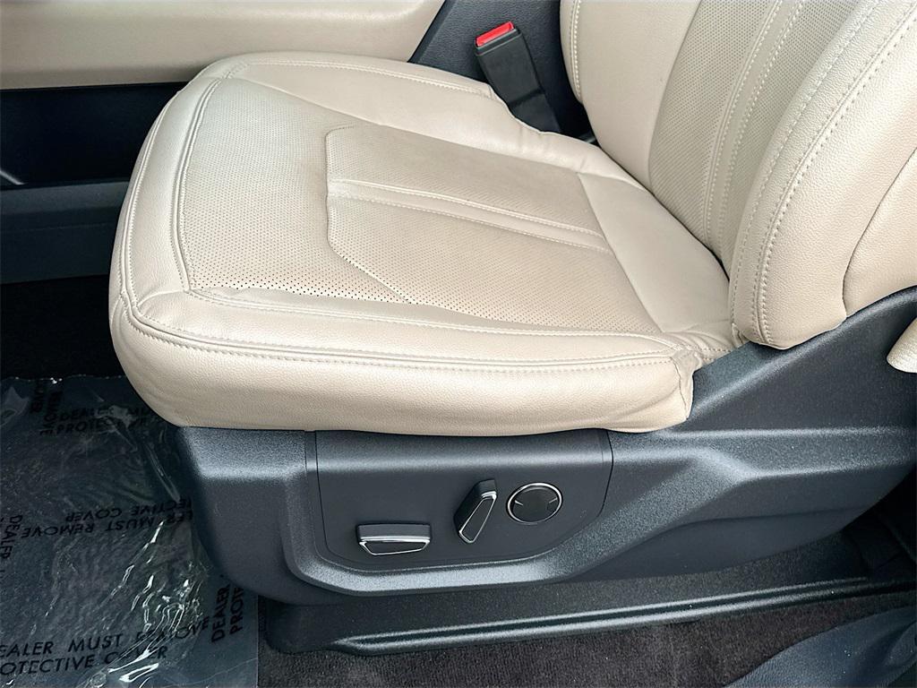 used 2023 Ford Expedition car, priced at $44,959