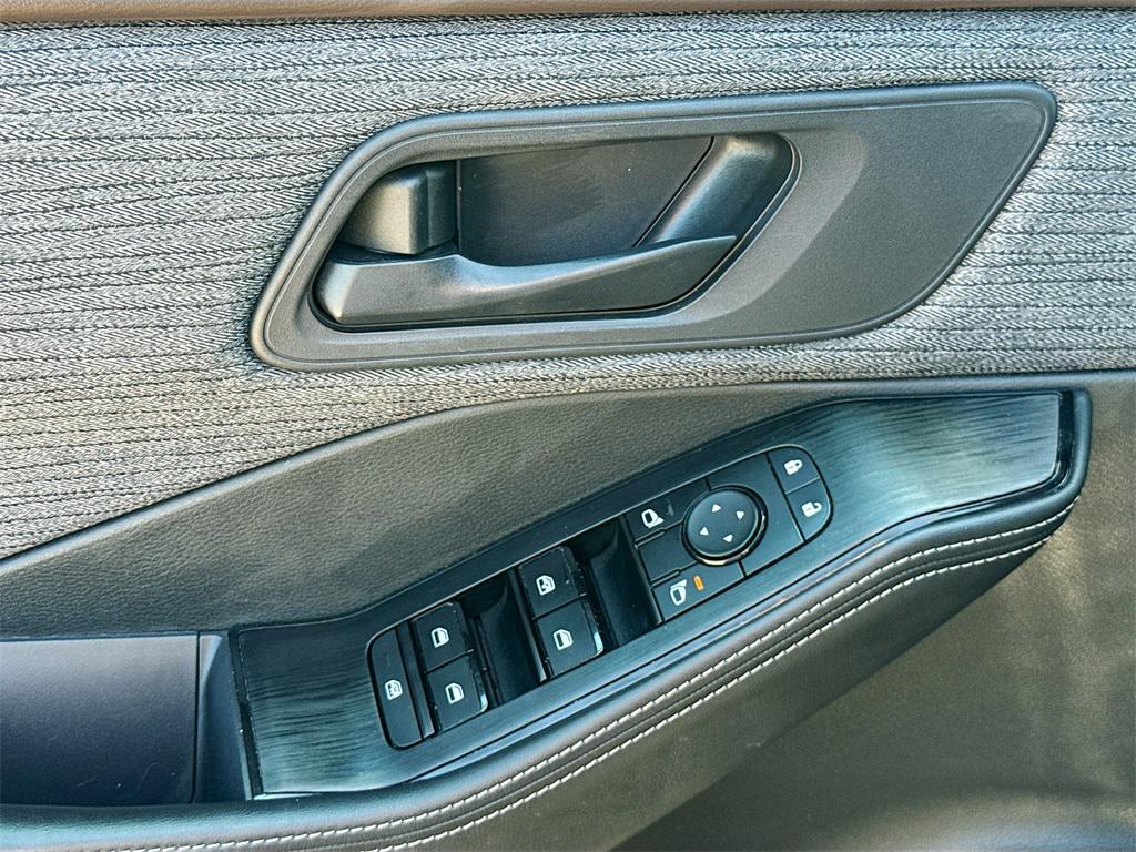 used 2022 Nissan Rogue car, priced at $18,999