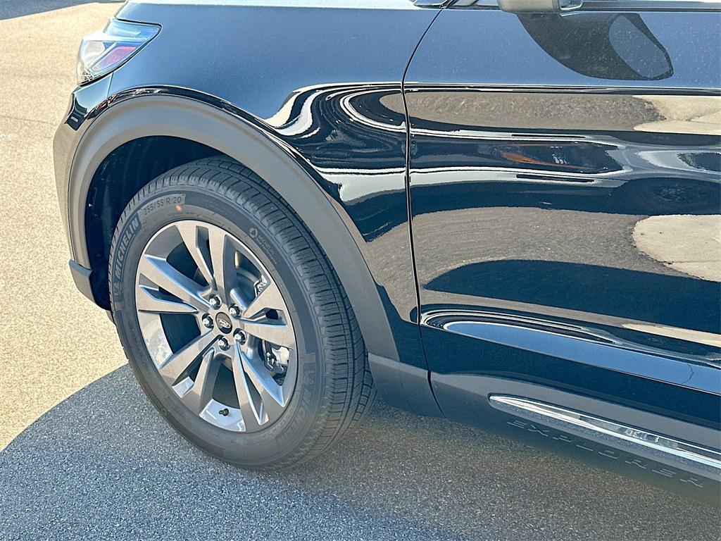new 2025 Ford Explorer car, priced at $45,948