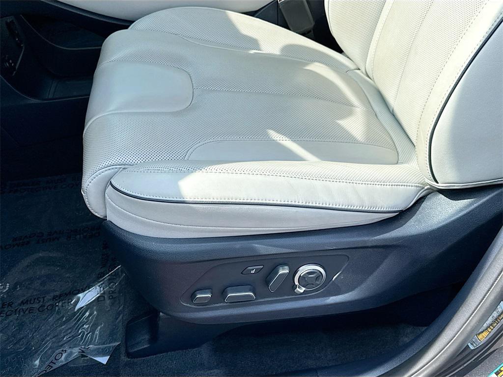 used 2024 Hyundai Palisade car, priced at $41,999