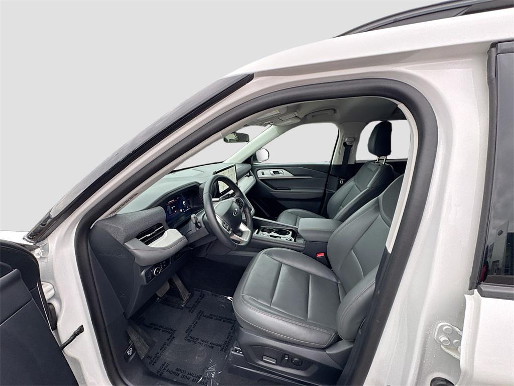 used 2025 Ford Explorer car, priced at $40,999