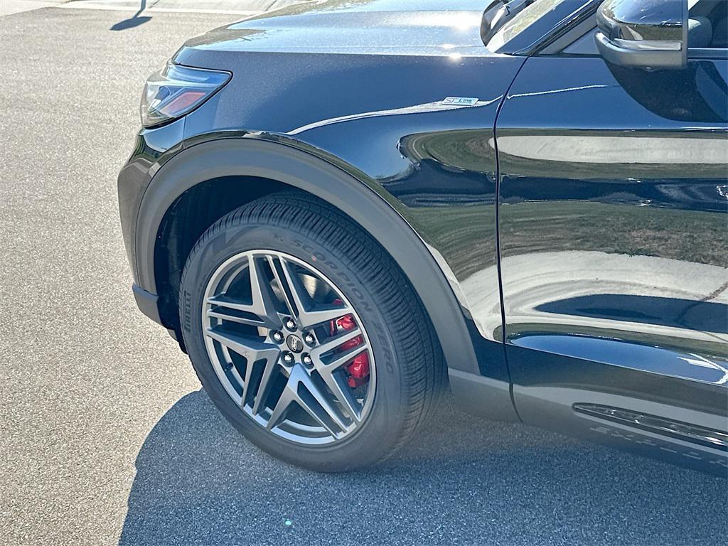 new 2025 Ford Explorer car, priced at $50,095