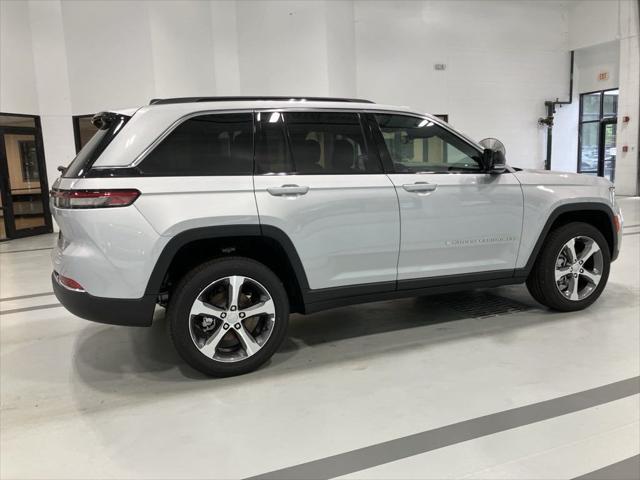 new 2024 Jeep Grand Cherokee car, priced at $44,500