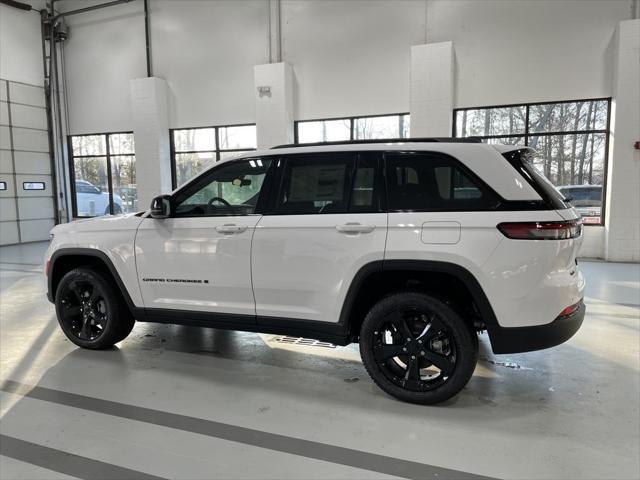 new 2025 Jeep Grand Cherokee car, priced at $42,500