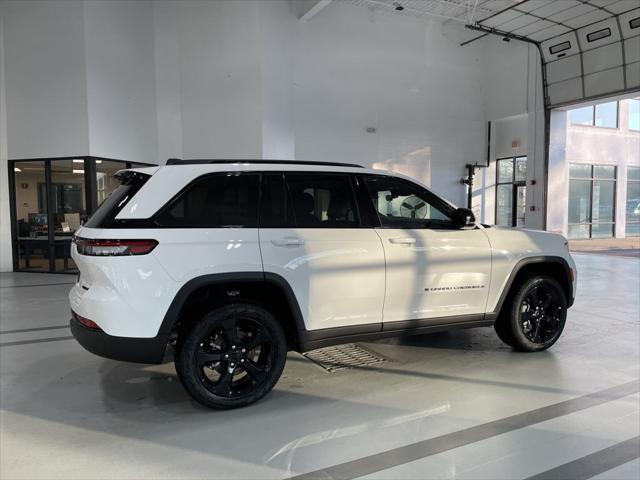 new 2025 Jeep Grand Cherokee car, priced at $42,500