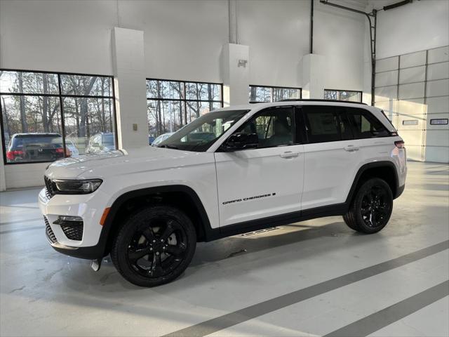 new 2025 Jeep Grand Cherokee car, priced at $42,500