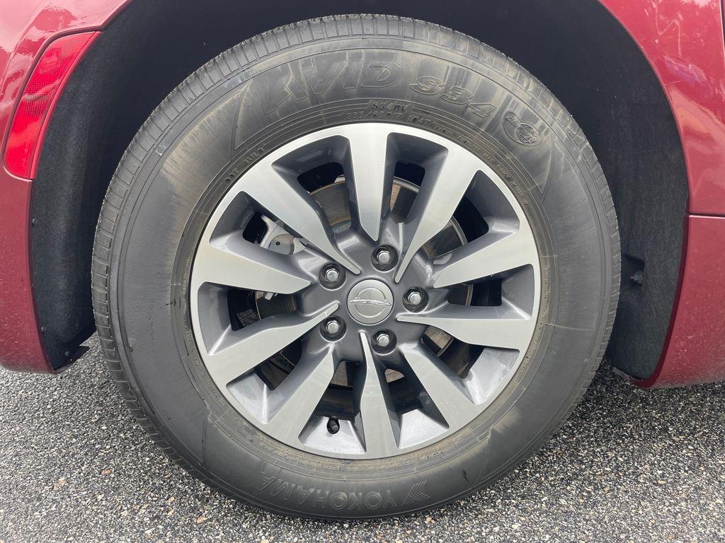used 2020 Chrysler Pacifica Hybrid car, priced at $28,197