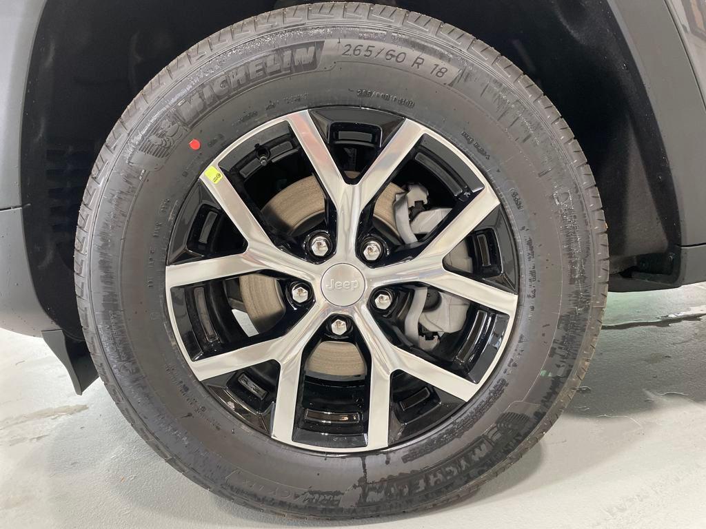 new 2025 Jeep Grand Cherokee car, priced at $37,950