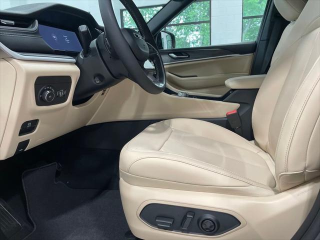 new 2025 Jeep Grand Cherokee car, priced at $39,800